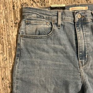 Levi’s 724 High Rise Slim Straight Jeans